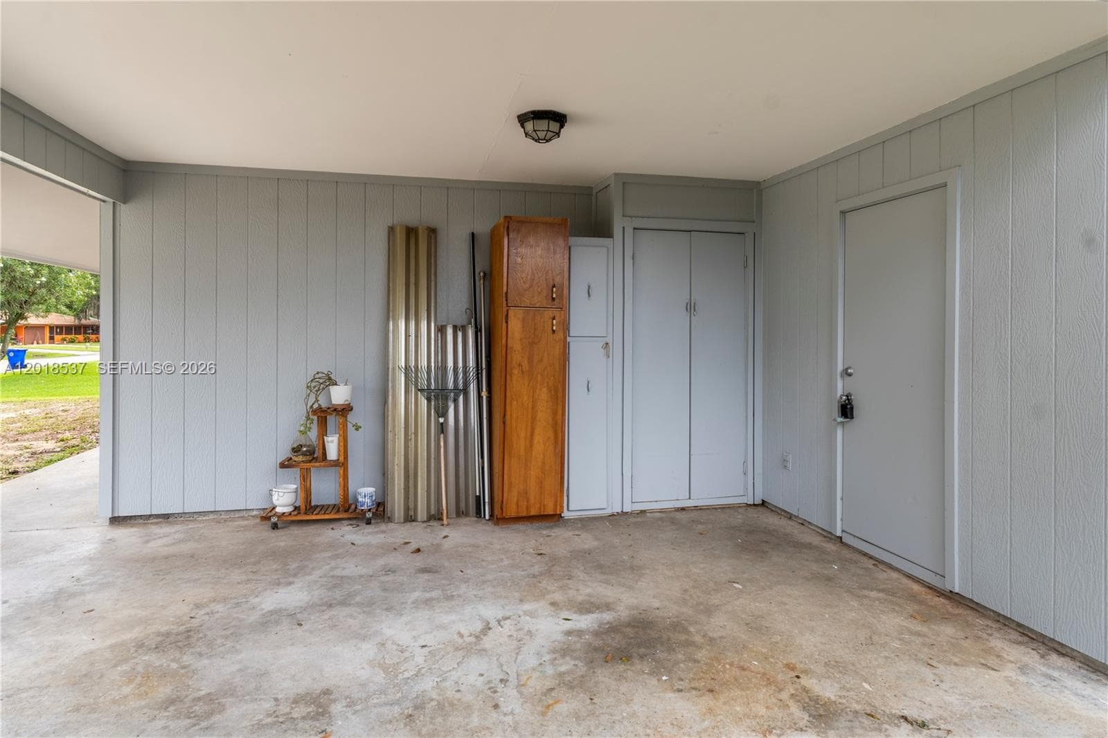 Single-family home at 326 Belfast, Sebastian — photo 3