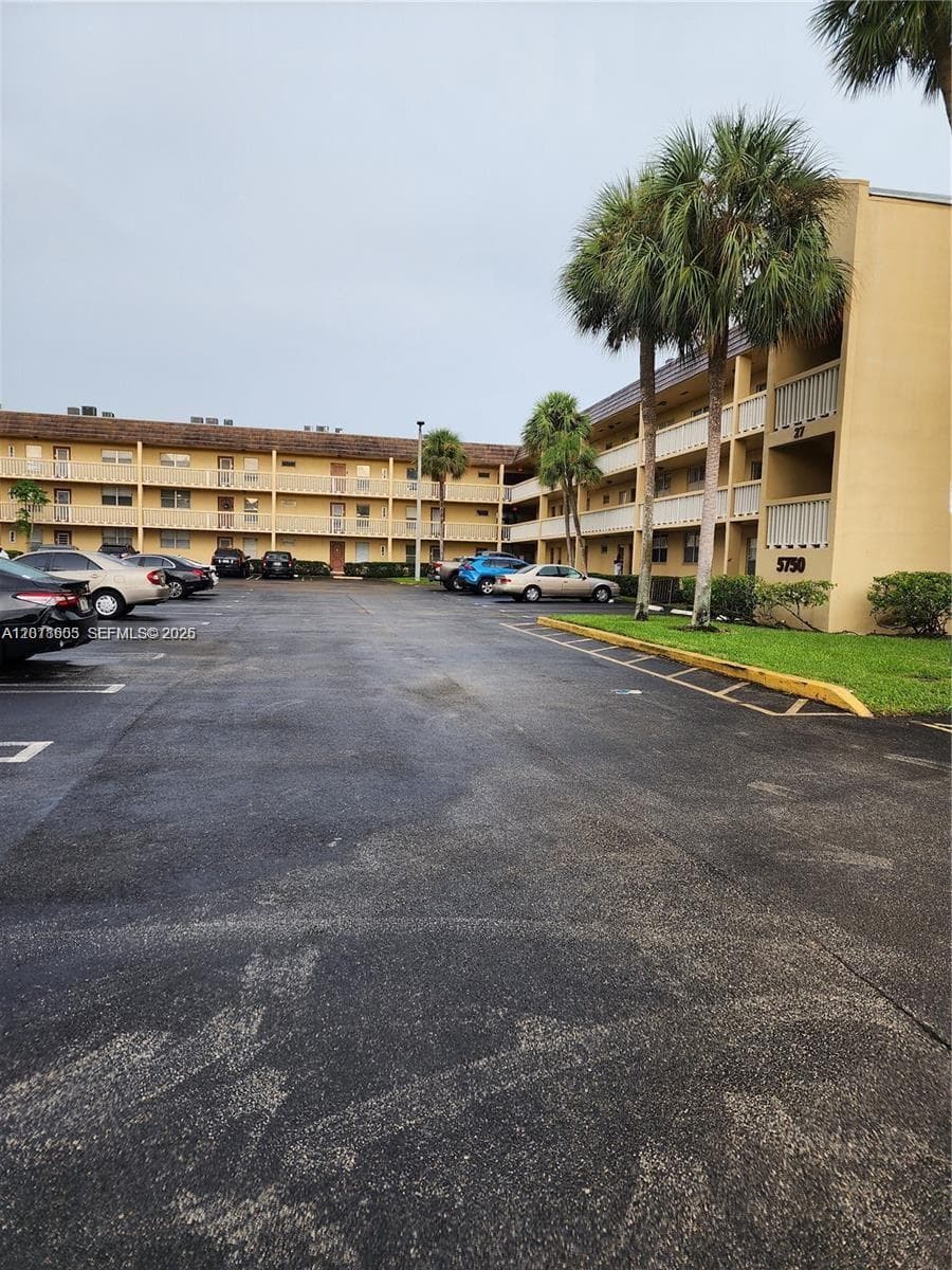 Condo at 5750 NW 64th Ave, Tamarac, FL