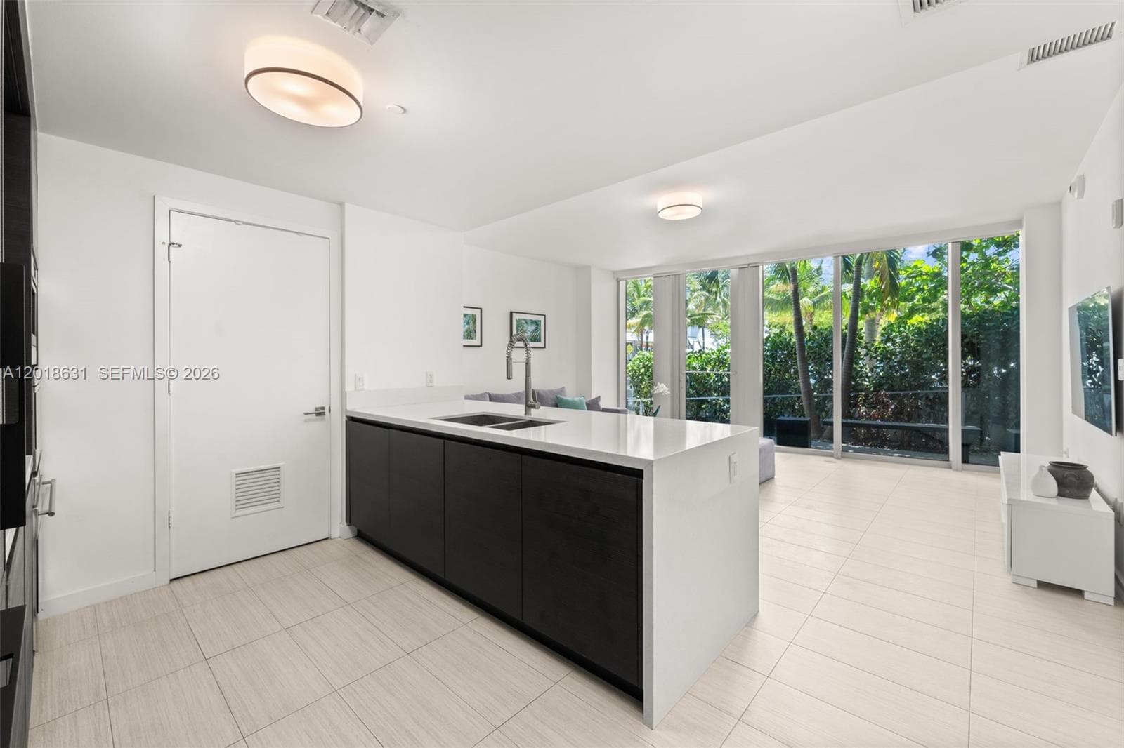 Condo at 1 Collins Ave, Miami Beach — photo 3