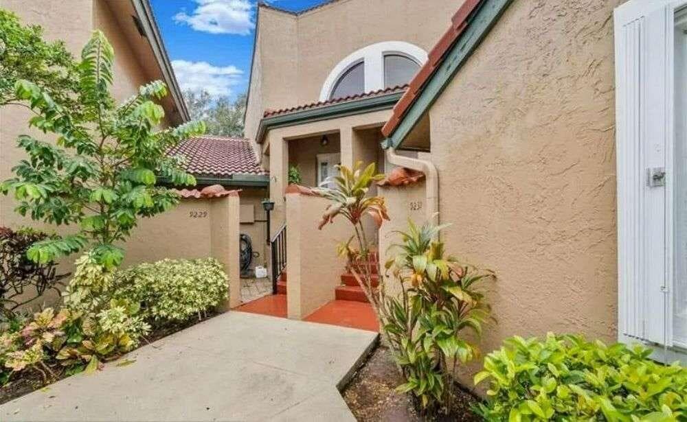 Townhouse at 9231 W Sunrise Boulevard, Plantation, FL