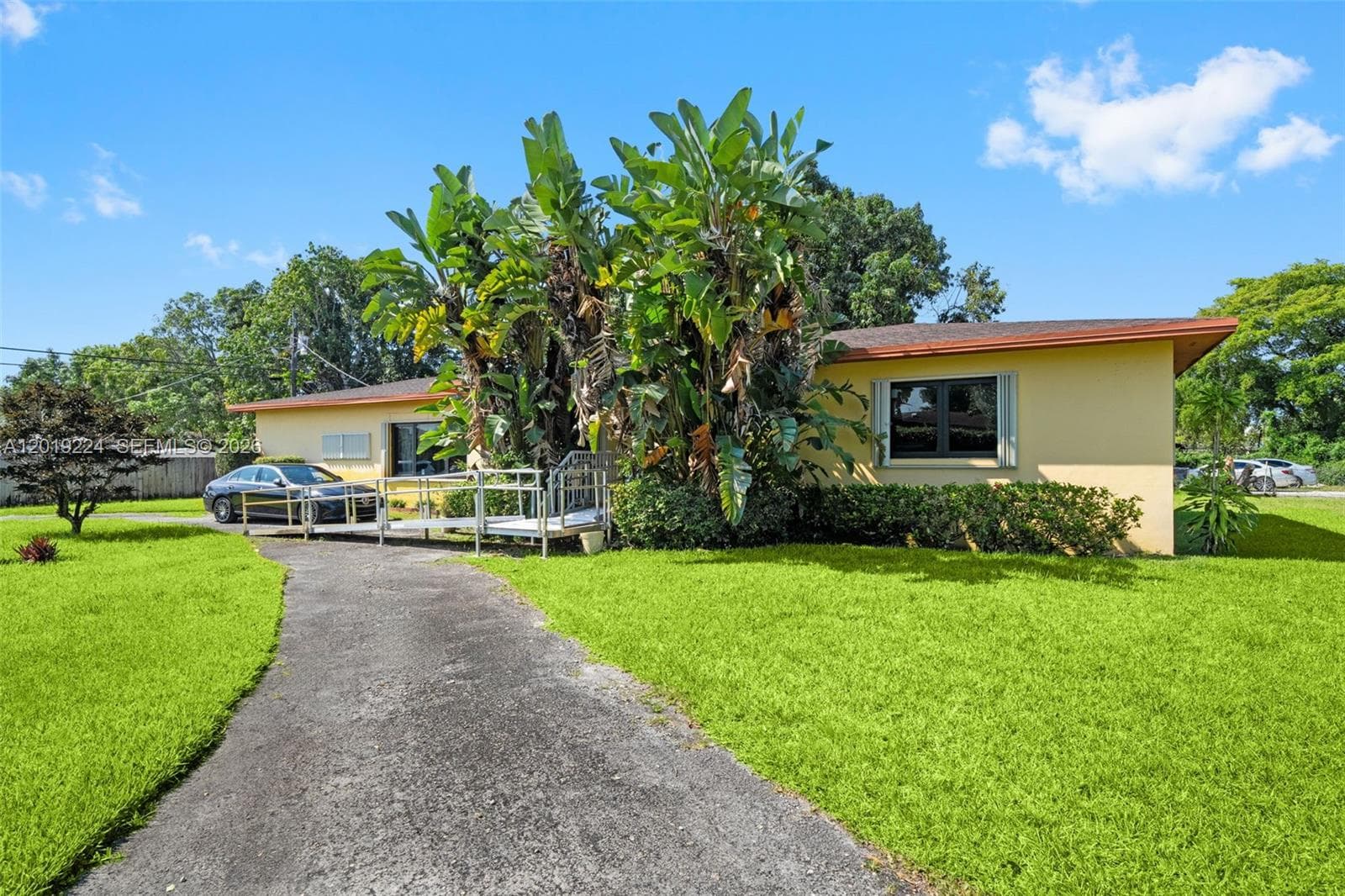 Single-family home at 511 Dunad Ave, Opa-Locka — photo 3
