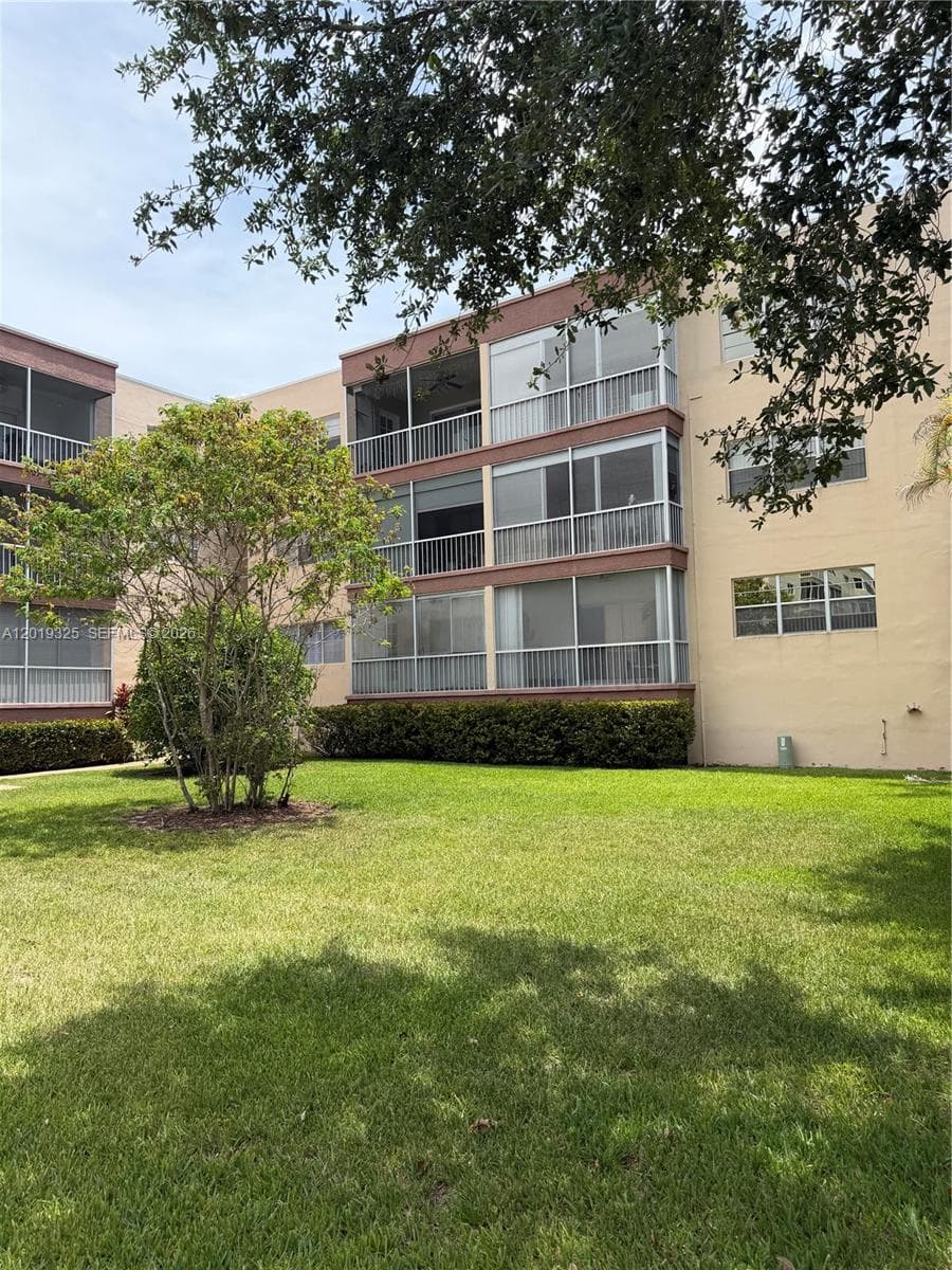 Condo at 6701 Cypress Rd, Plantation — photo 1