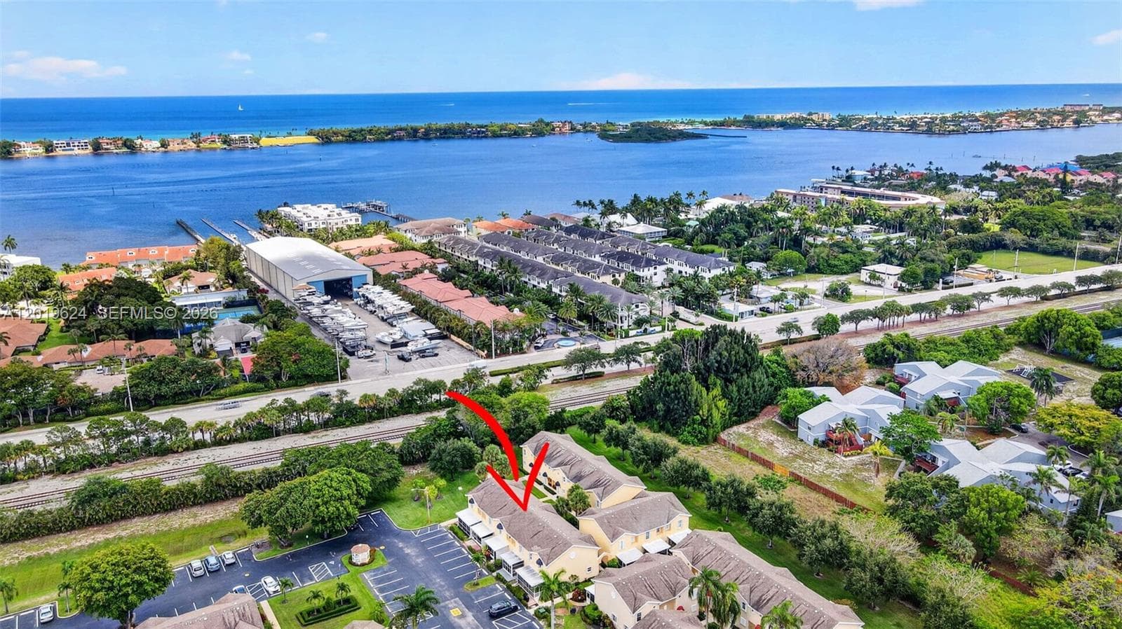 Townhouse at 341 Waterside Dr, Hypoluxo, FL
