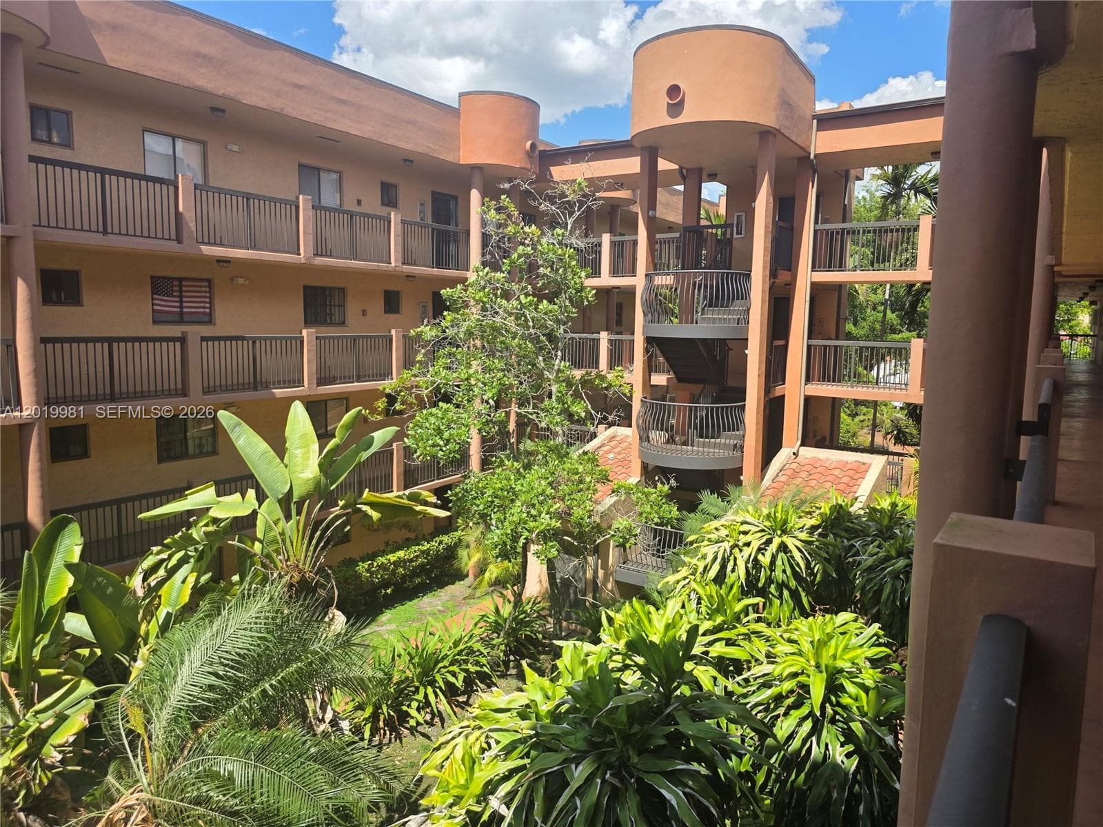 Condo at 5500 W 21st Ct, Hialeah, FL