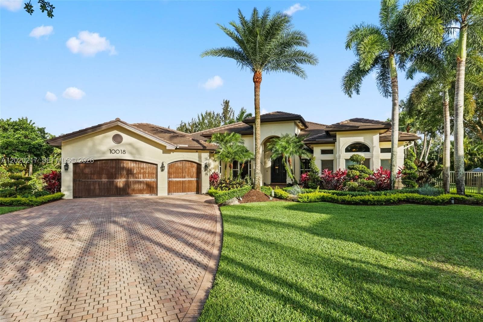 Single-family home at 10018 Laurel Rd, Davie — photo 1