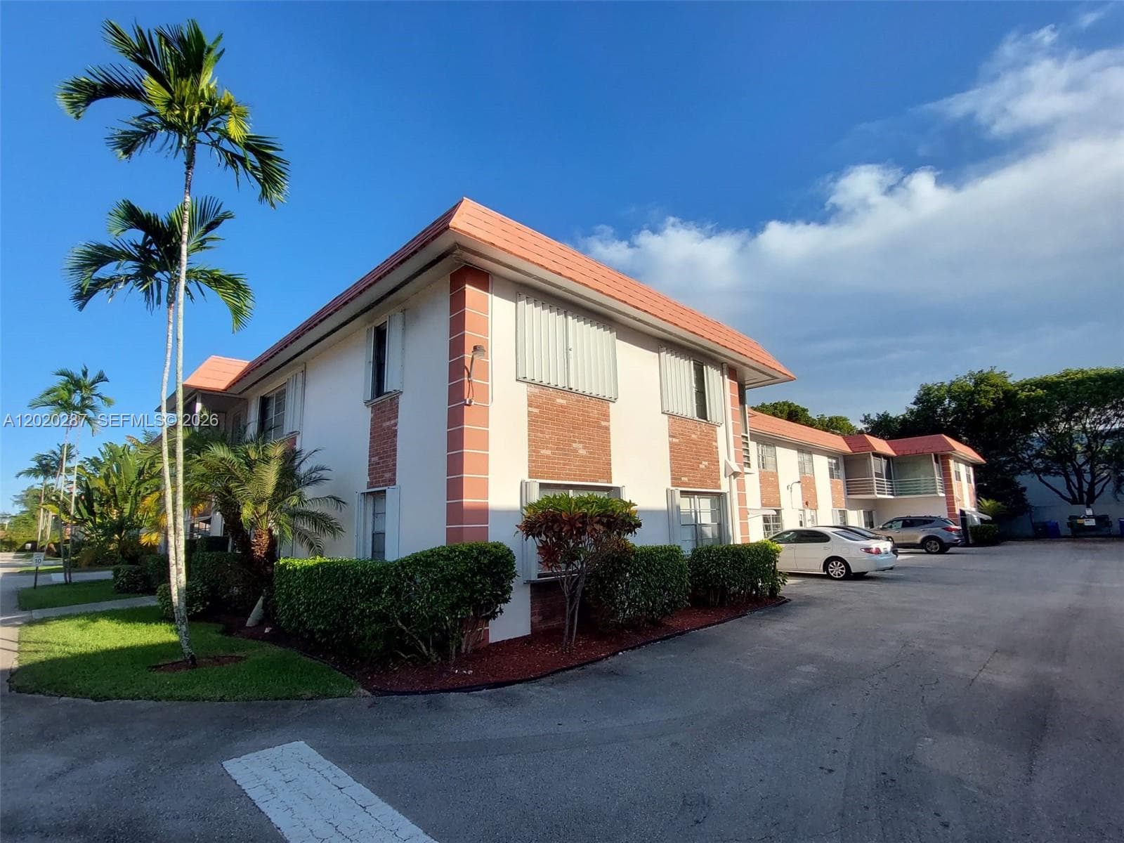 Condo en 3550 NW 8th Ave, Pompano Beach — foto 1