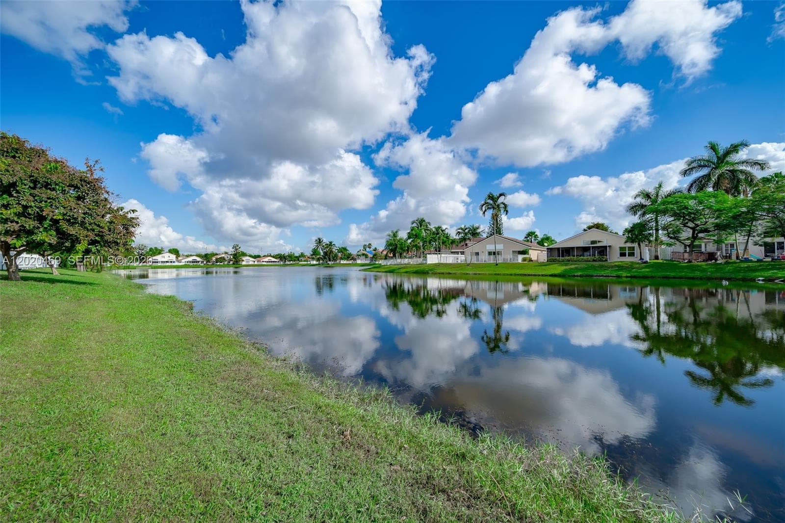 Single-family home at 5032 SW 34th Ter, Hollywood, FL