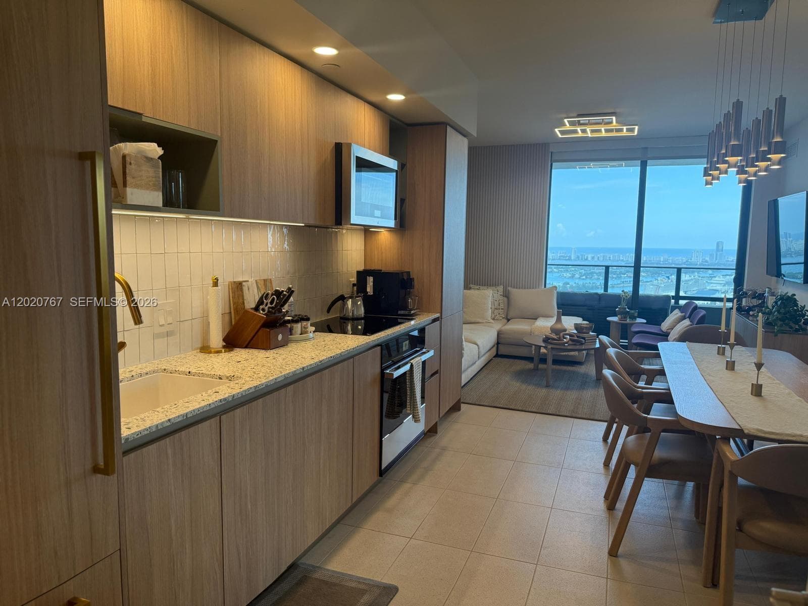 Condo en 159 NE 6th St, Miami — foto 1