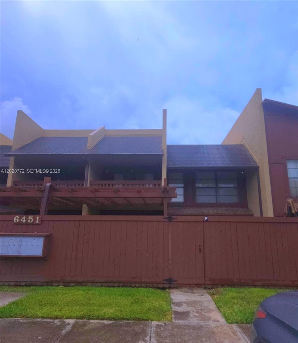 Condo at 6451 SW 116th Ct, Miami, FL