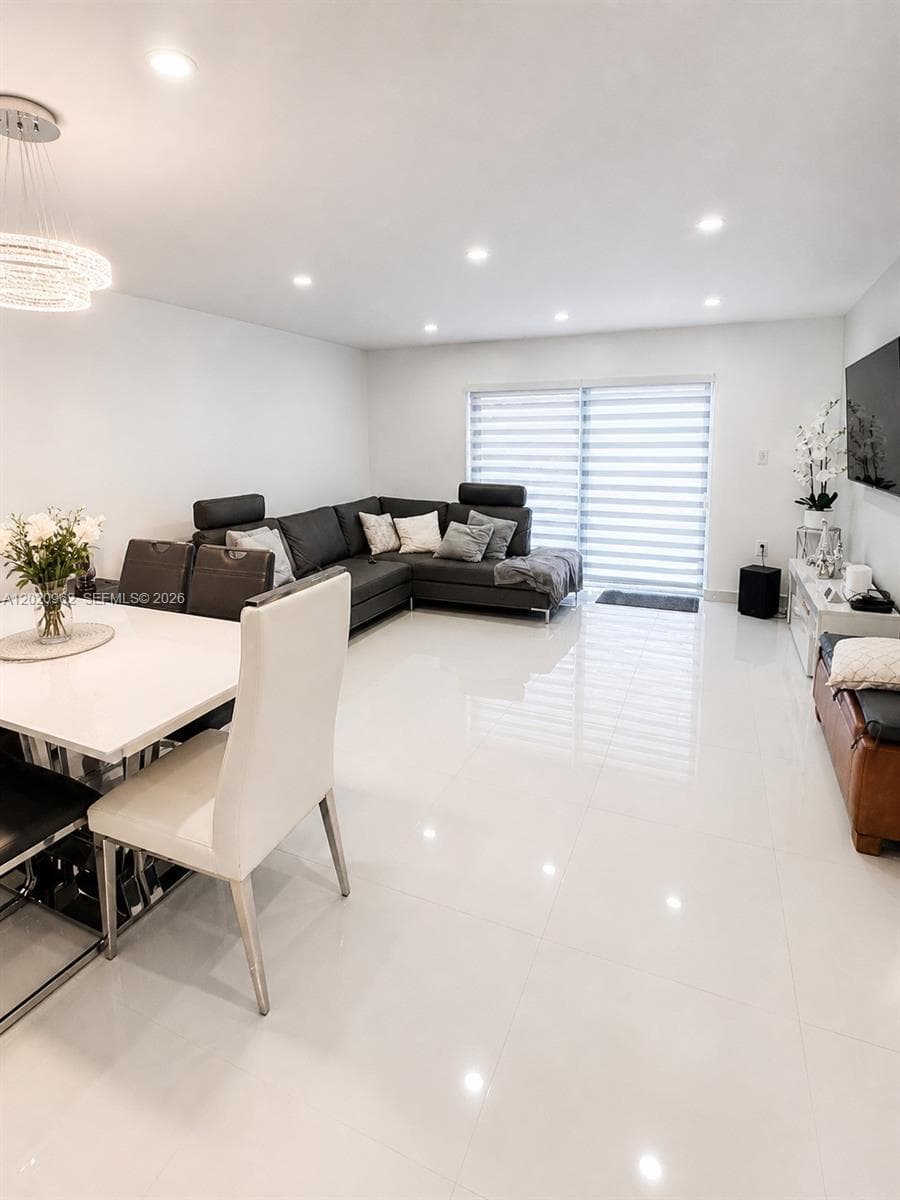 Townhouse at 401 SW 109th Ave, Miami — photo 3