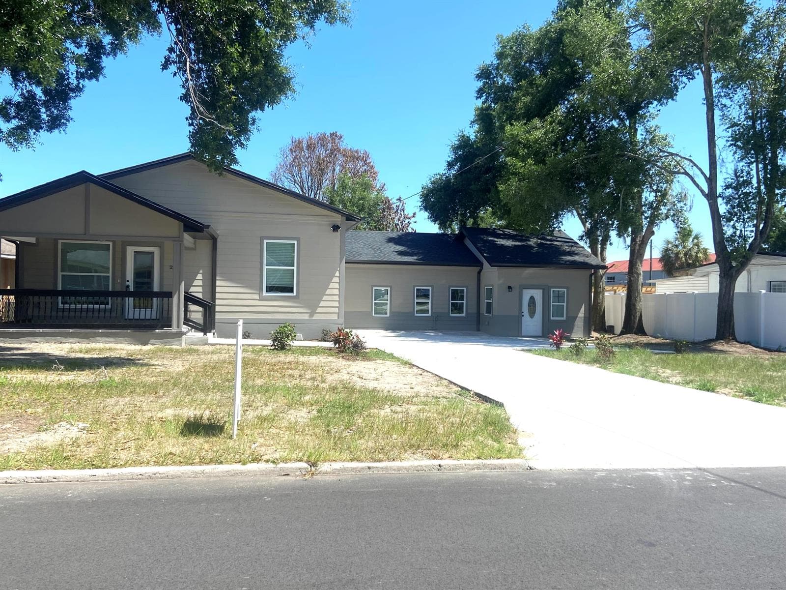 Single-family home at 207 Ave E SE, Winter Haven, FL