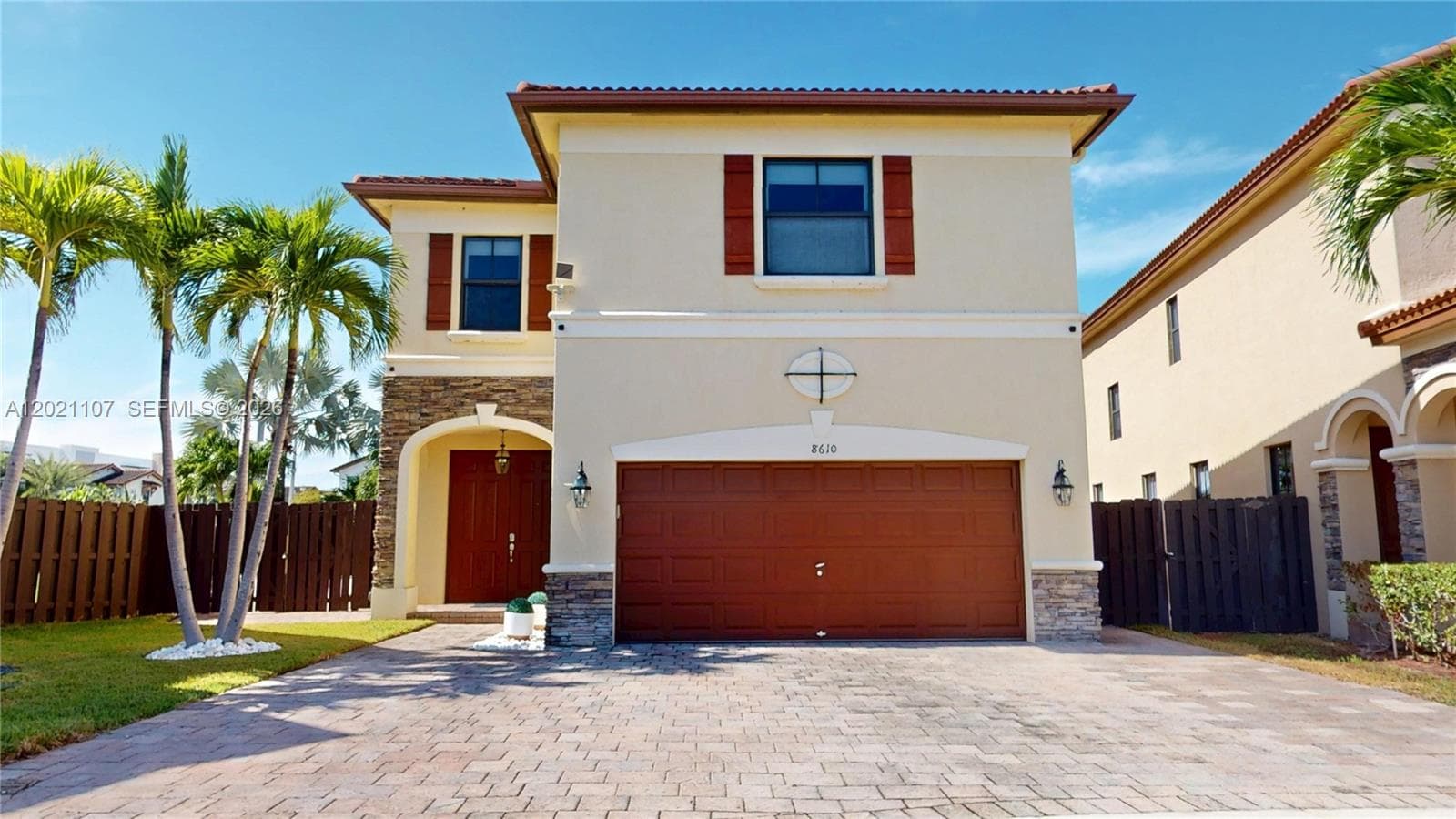 Single-family home at 8610 NW 101st Pl, Doral, FL