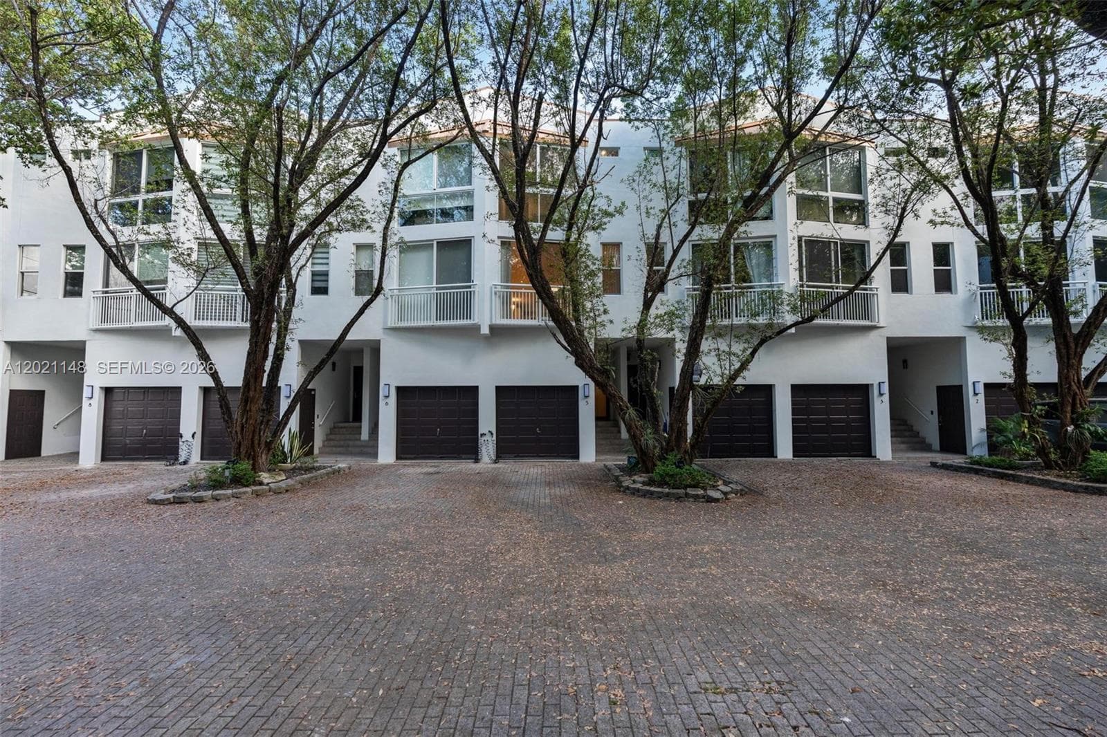 Condo at 325 Meridian Ave, Miami Beach, FL