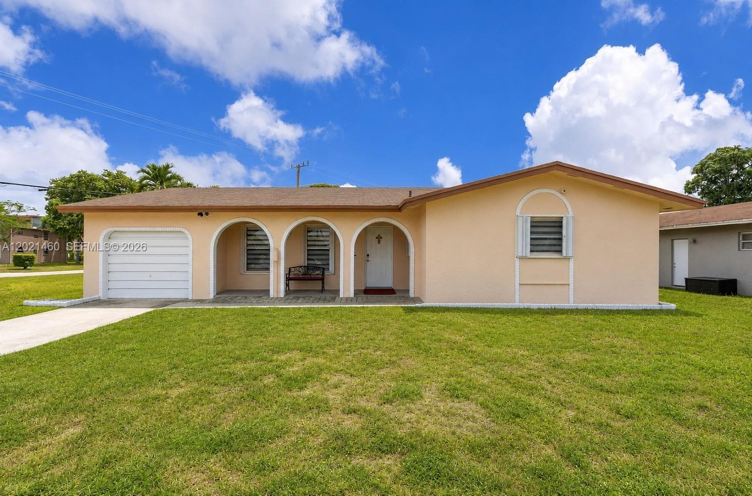 Single-family home at 850 NW 79th Ave, Margate — photo 2