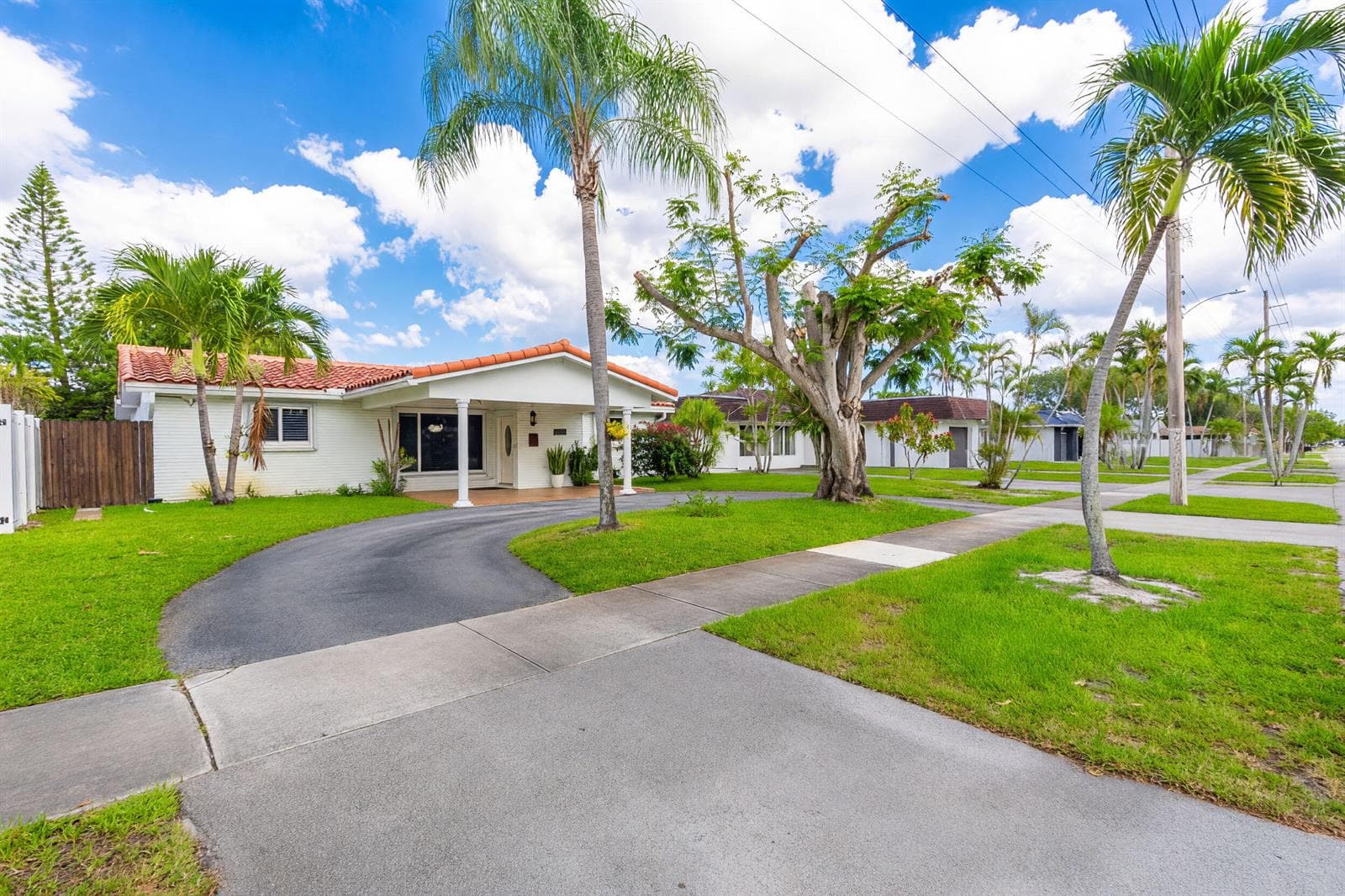 Single-family home at 2141 N 56th Avenue, Hollywood, FL