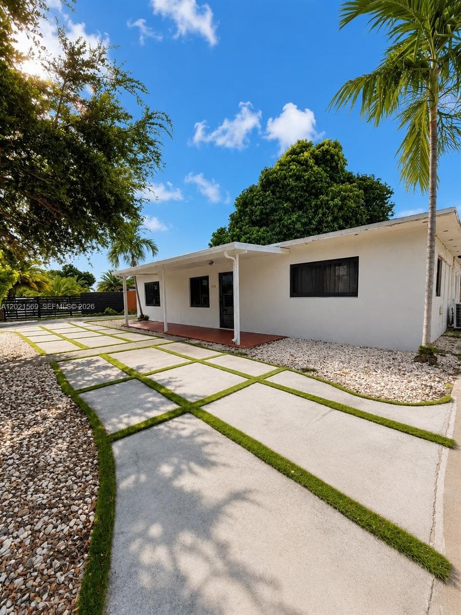 Single-family home at 1120 E 6th Ct, Hialeah — photo 1