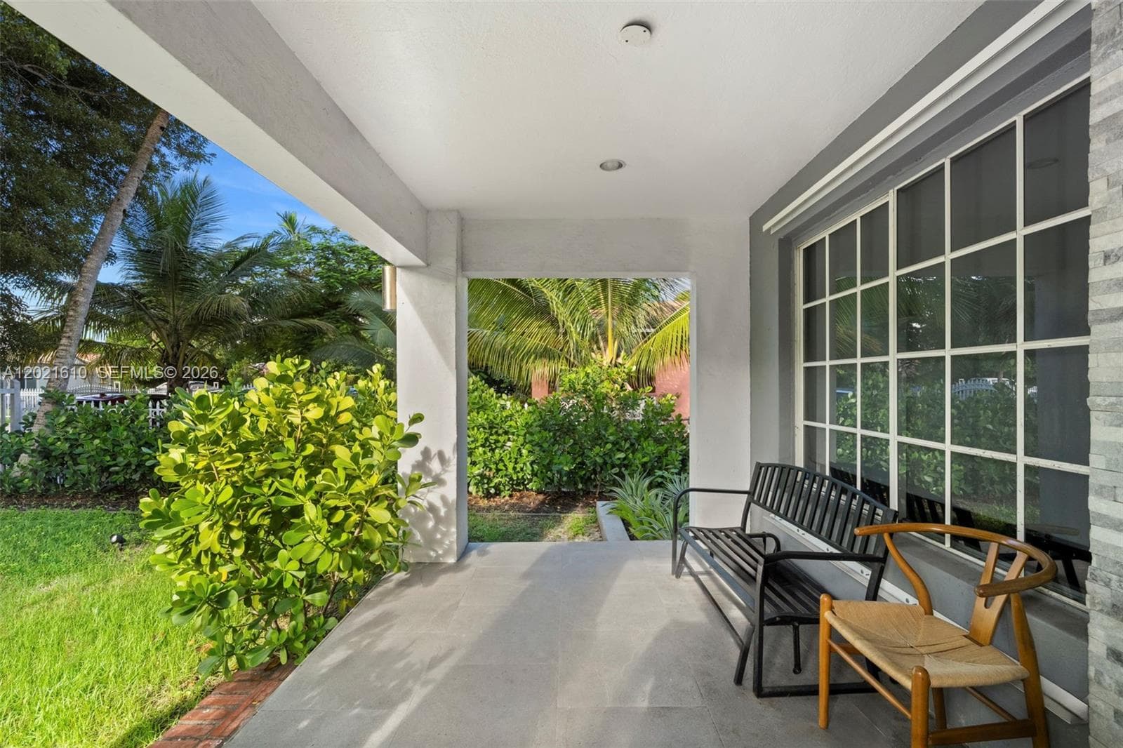 Single-family home at 555 NE 73rd St, Miami — photo 3