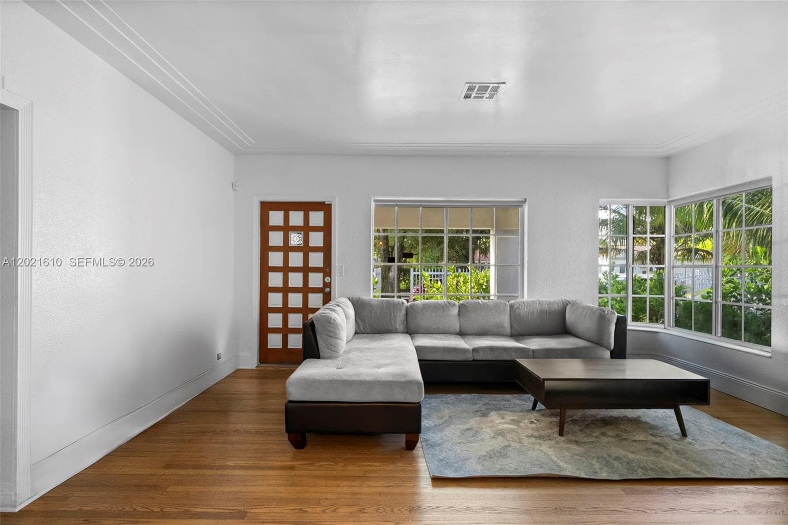 Single-family home at 555 NE 73rd St, Miami — photo 5