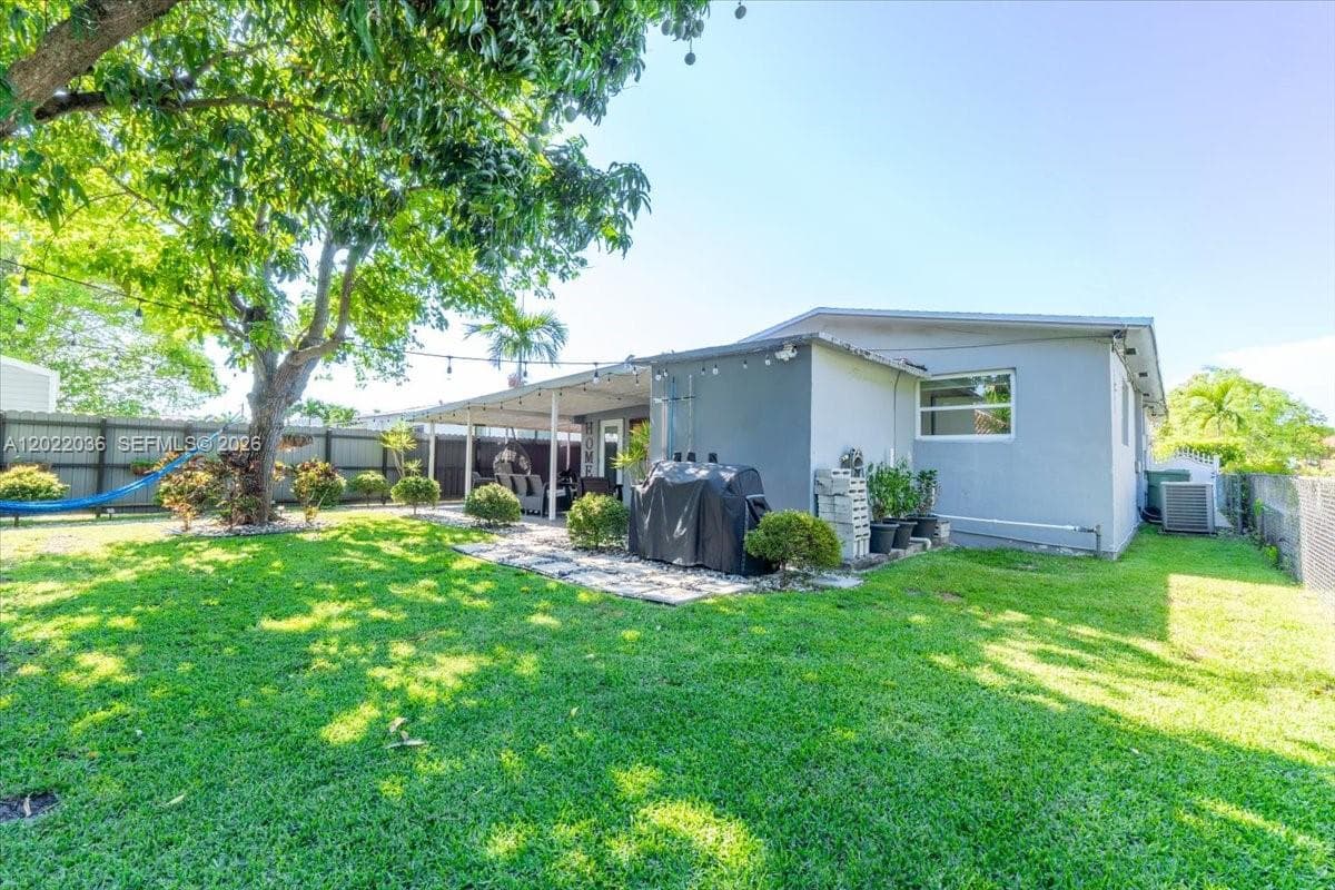 Single-family home at 120 W 50th St, Hialeah — photo 3