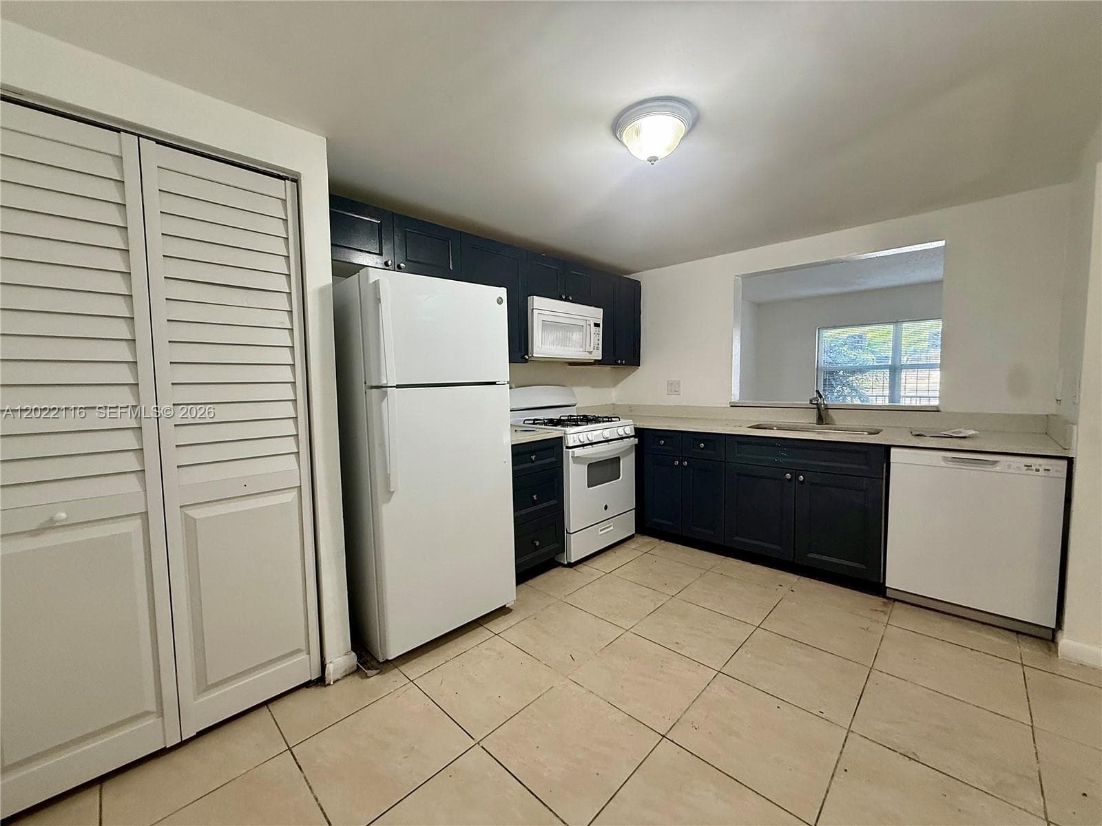 Condo at 18101 NW 68th Ave, Hialeah — photo 2