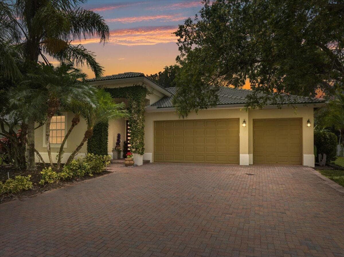 Single-family home at 5185 Topaz Lane SW, Vero Beach, FL
