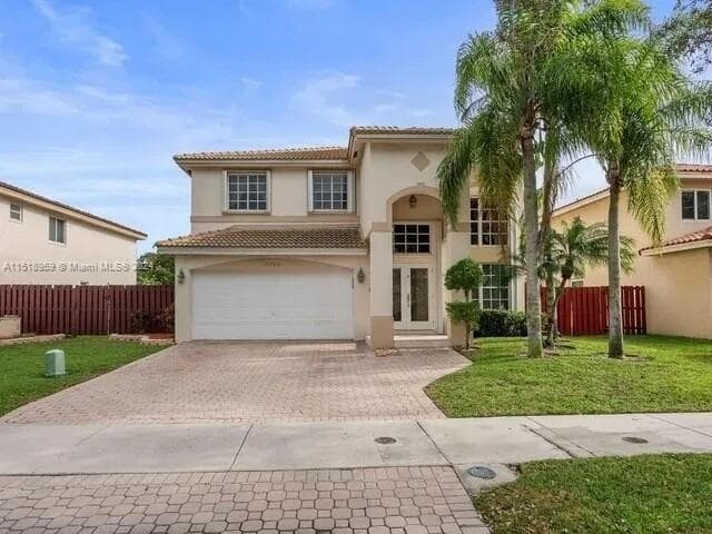 Single-family home at 14754 Via Tivoli Court, Davie, FL