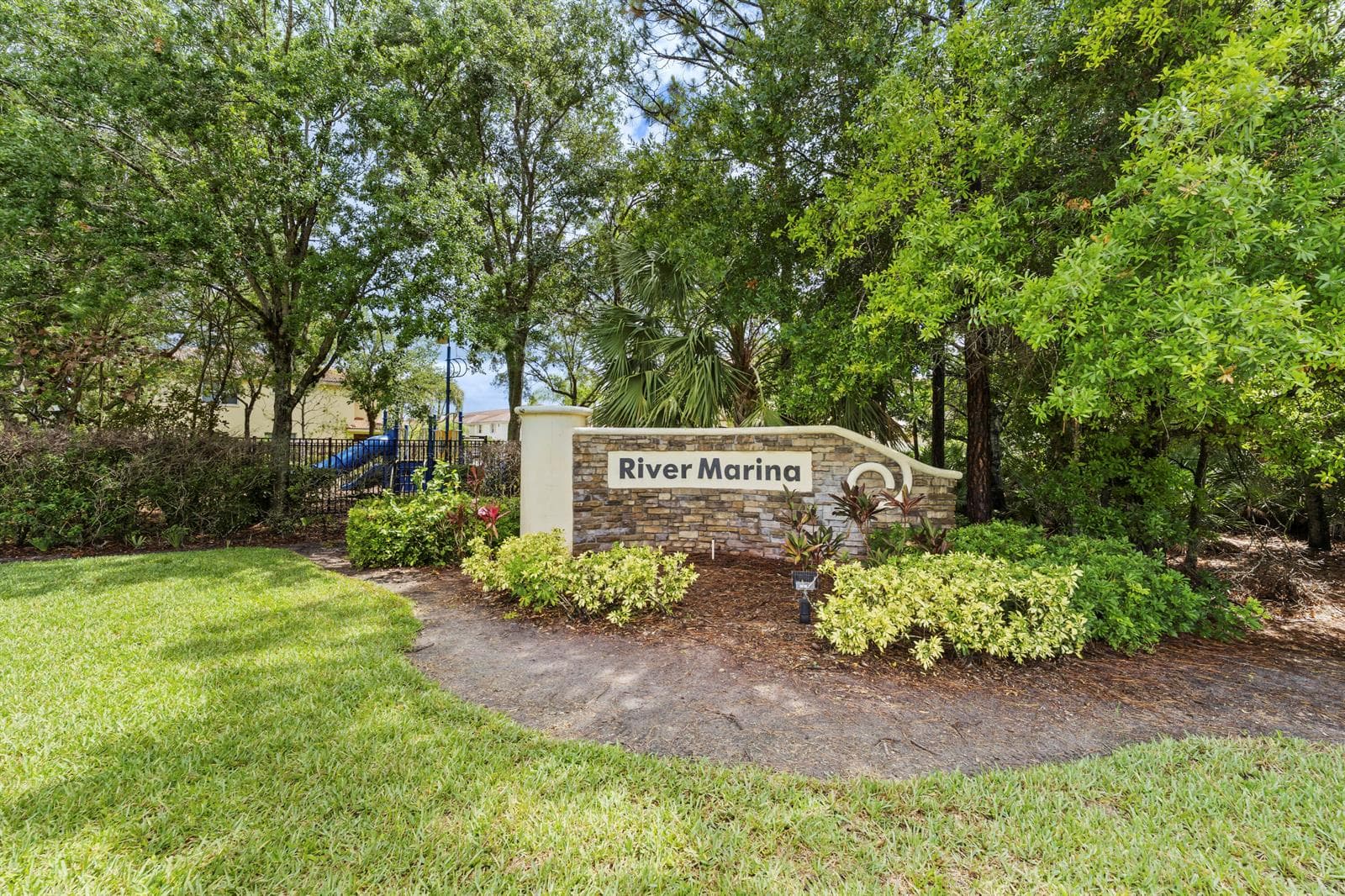 42_stuart + river marina - sign