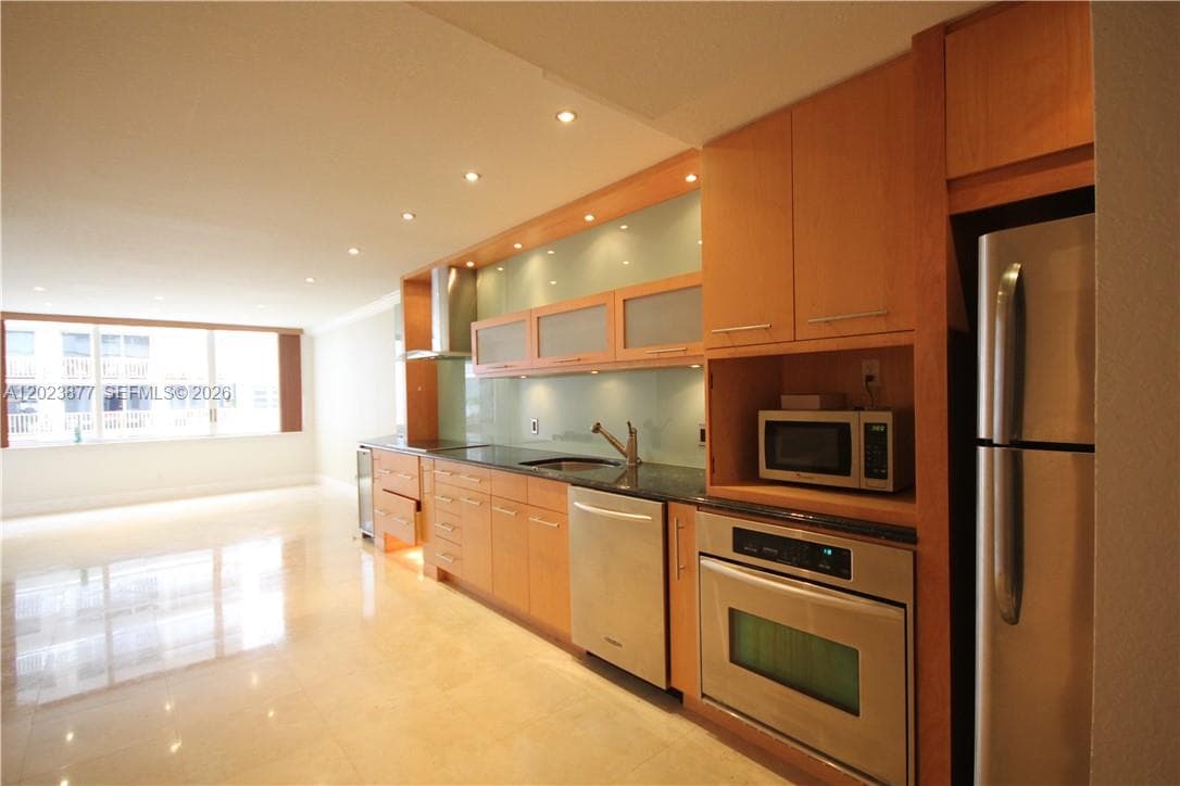 Townhouse at 5401 Collins Ave, Miami Beach, FL