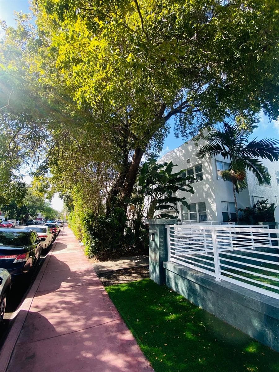 Condo at 1550 Drexel Ave, Miami Beach — photo 3
