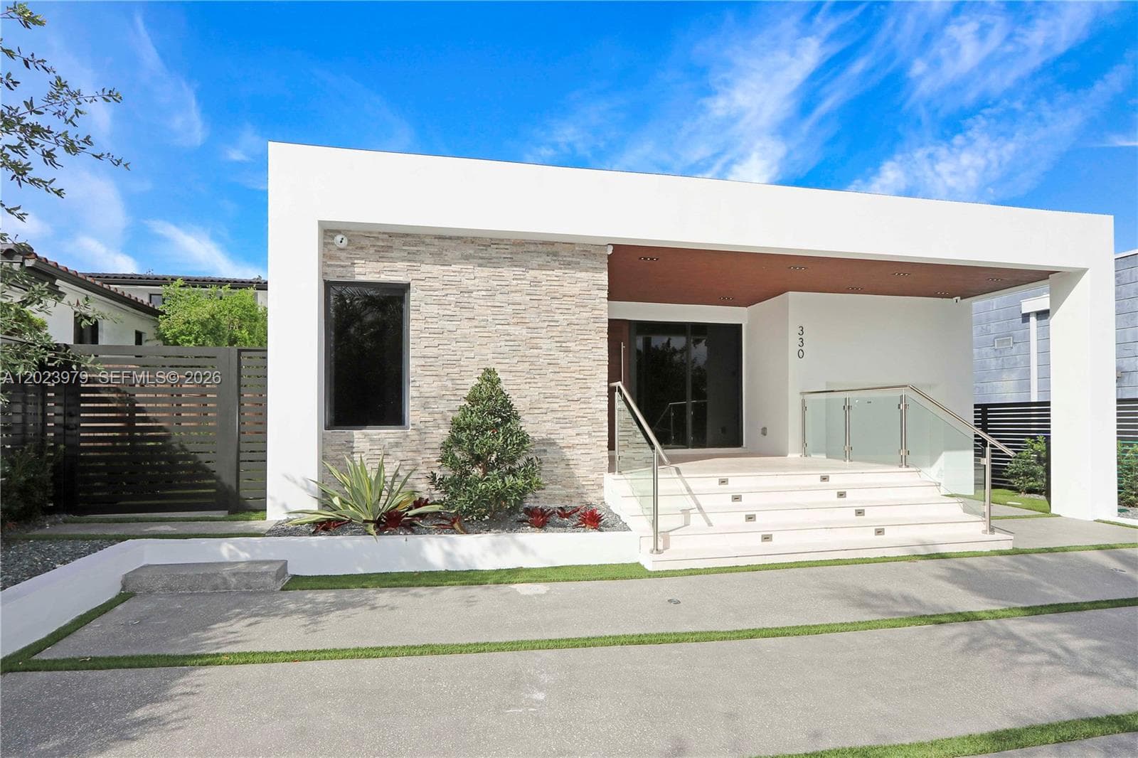 Single-family home at 330 SW 19th Rd, Miami — photo 3