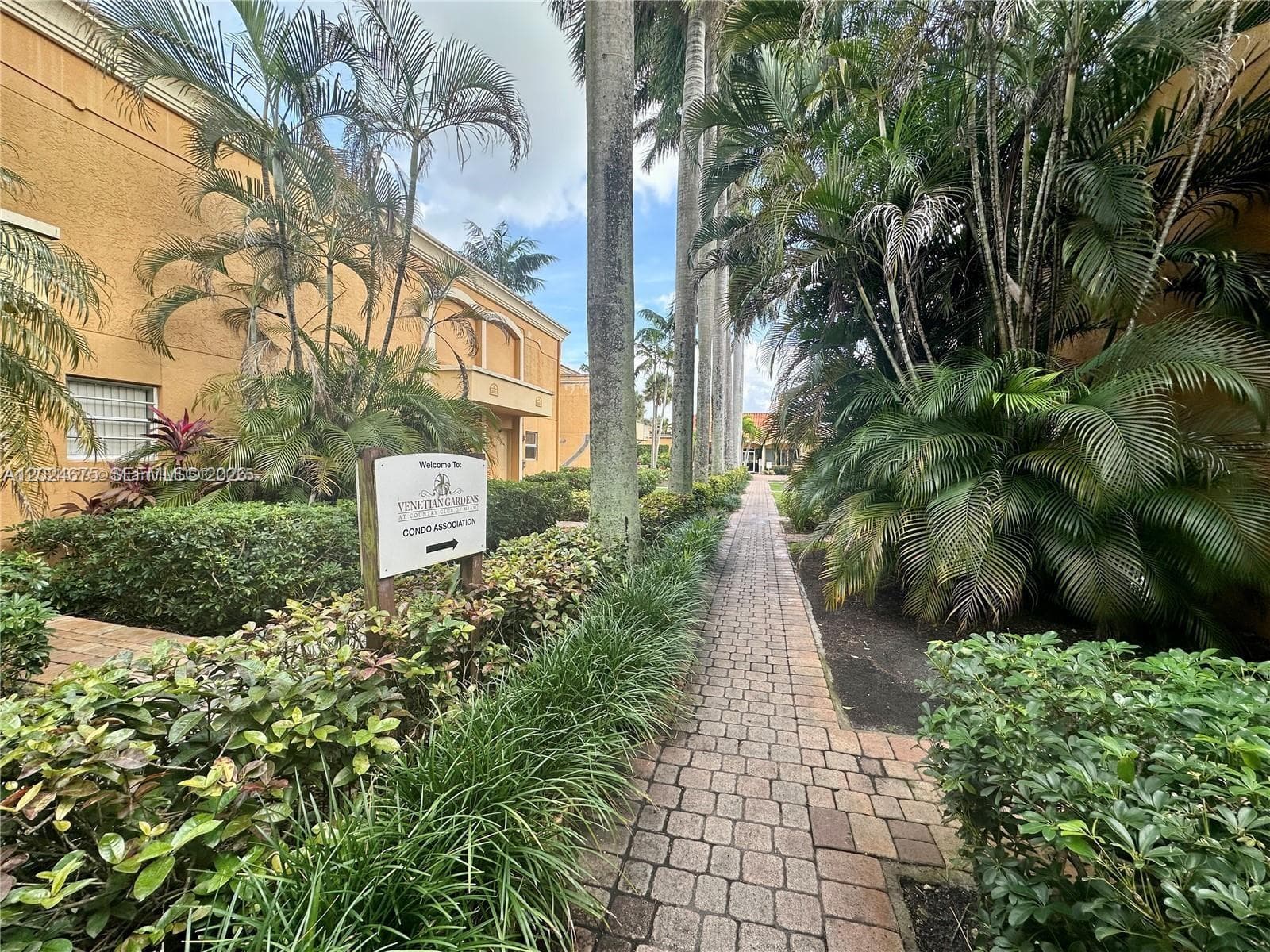 Condo at 18111 NW 68th Ave, Hialeah — photo 3