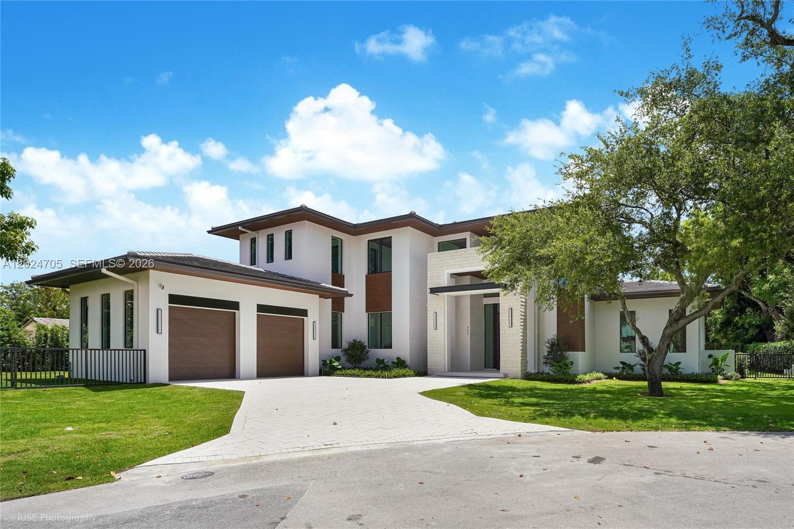 Single-family home at 9405 SW 72nd Ct, Pinecrest — photo 1