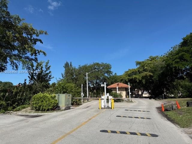 Condo at 6101 N Falls Circle Dr, Lauderhill, FL