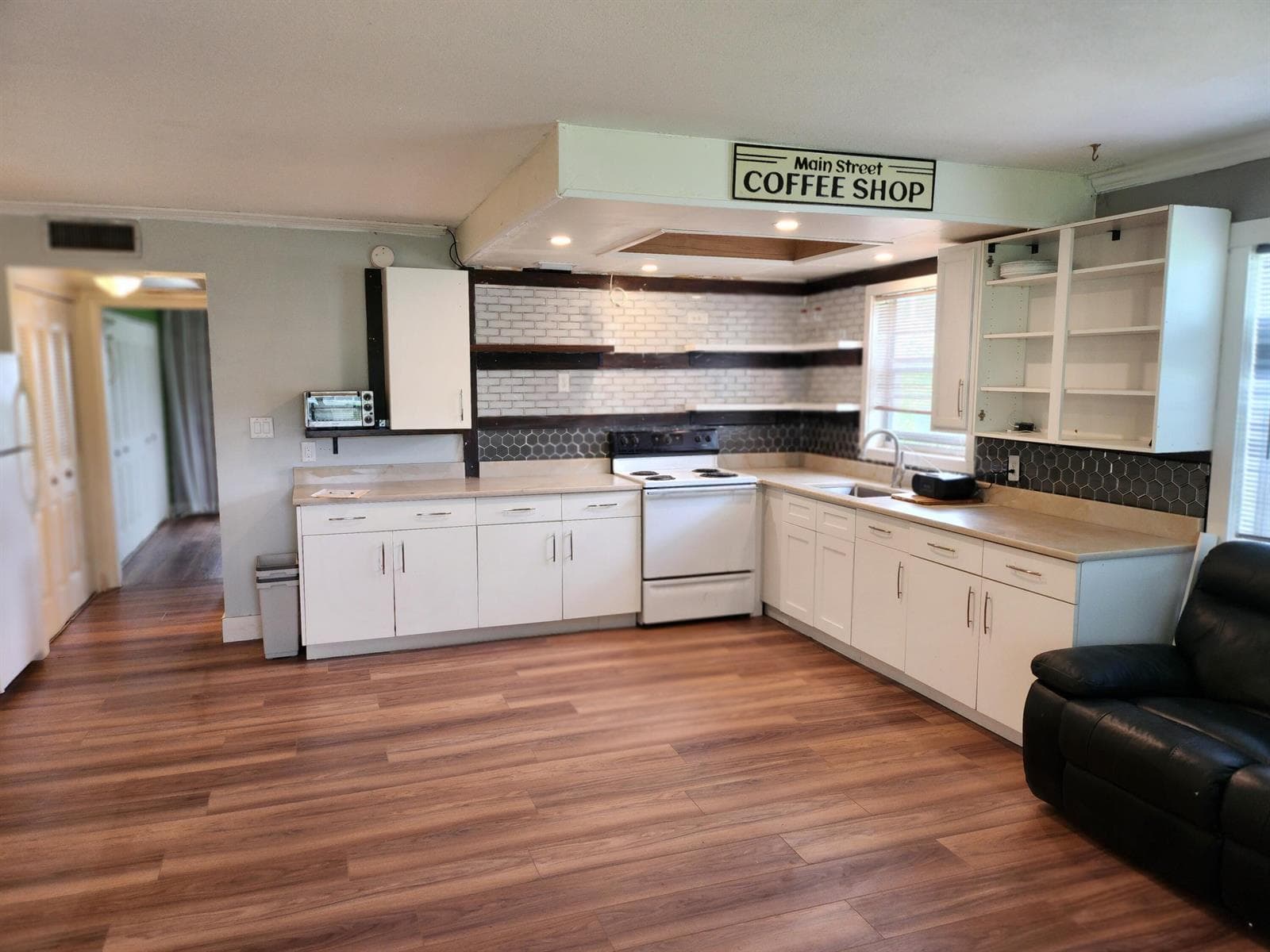 168 Durham C Deerfield kitchen 3