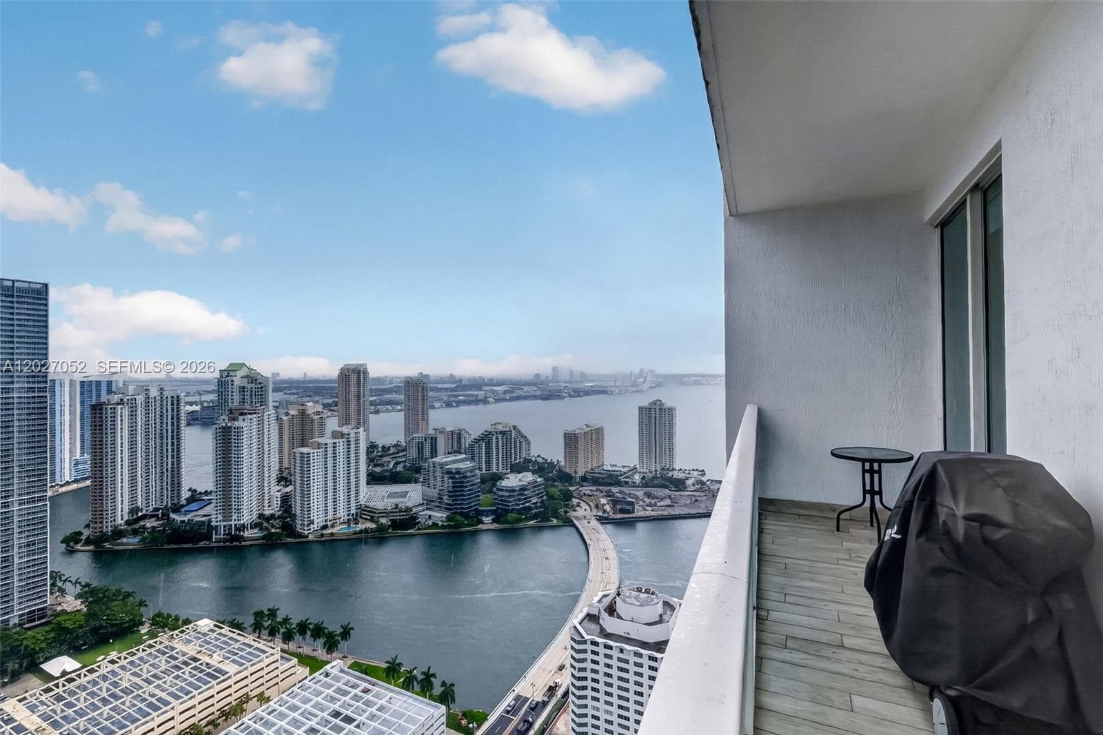 Condo en 950 Brickell Bay Dr, Miami — foto 1