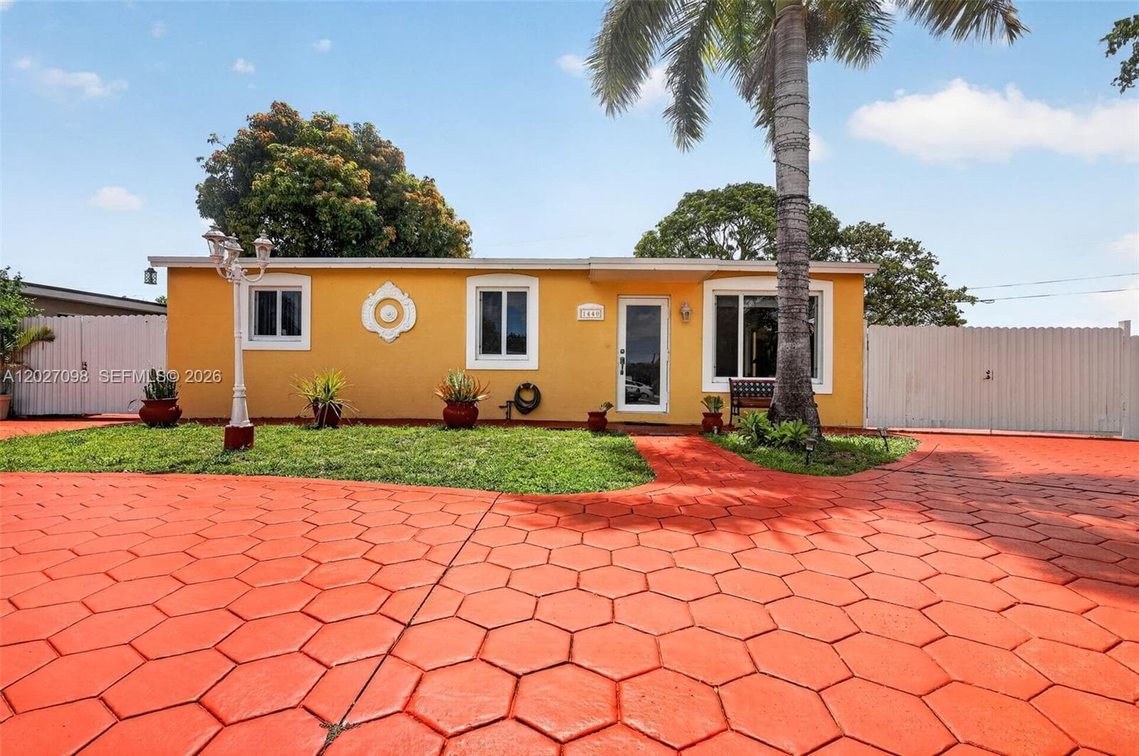 Single-family home at 1440 N 68th Ave, Hollywood — photo 2