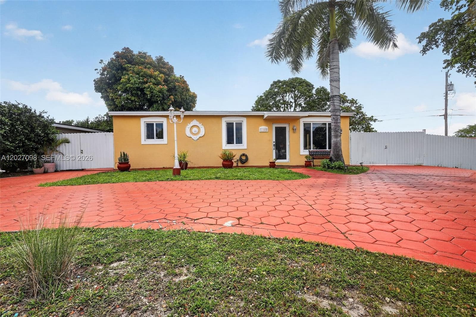 Single-family home at 1440 N 68th Ave, Hollywood — photo 1