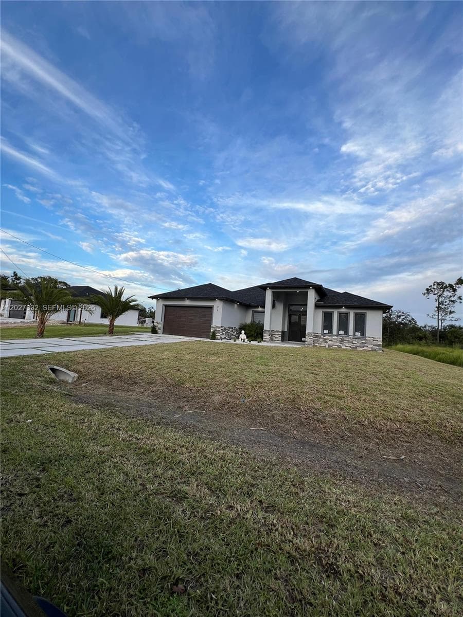 Single-family home at 616 Maple Ave N, Lehigh Acres — photo 3