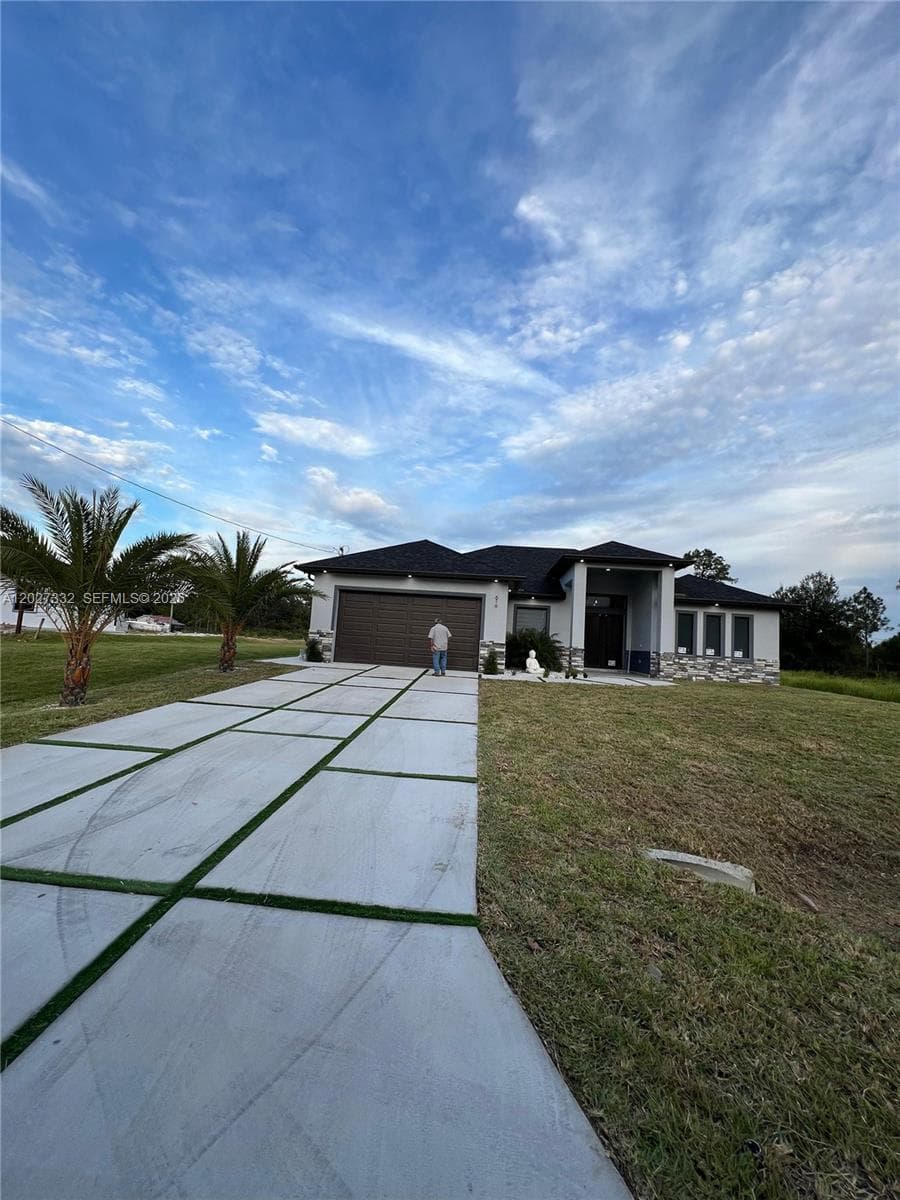 Single-family home at 616 Maple Ave N, Lehigh Acres — photo 5