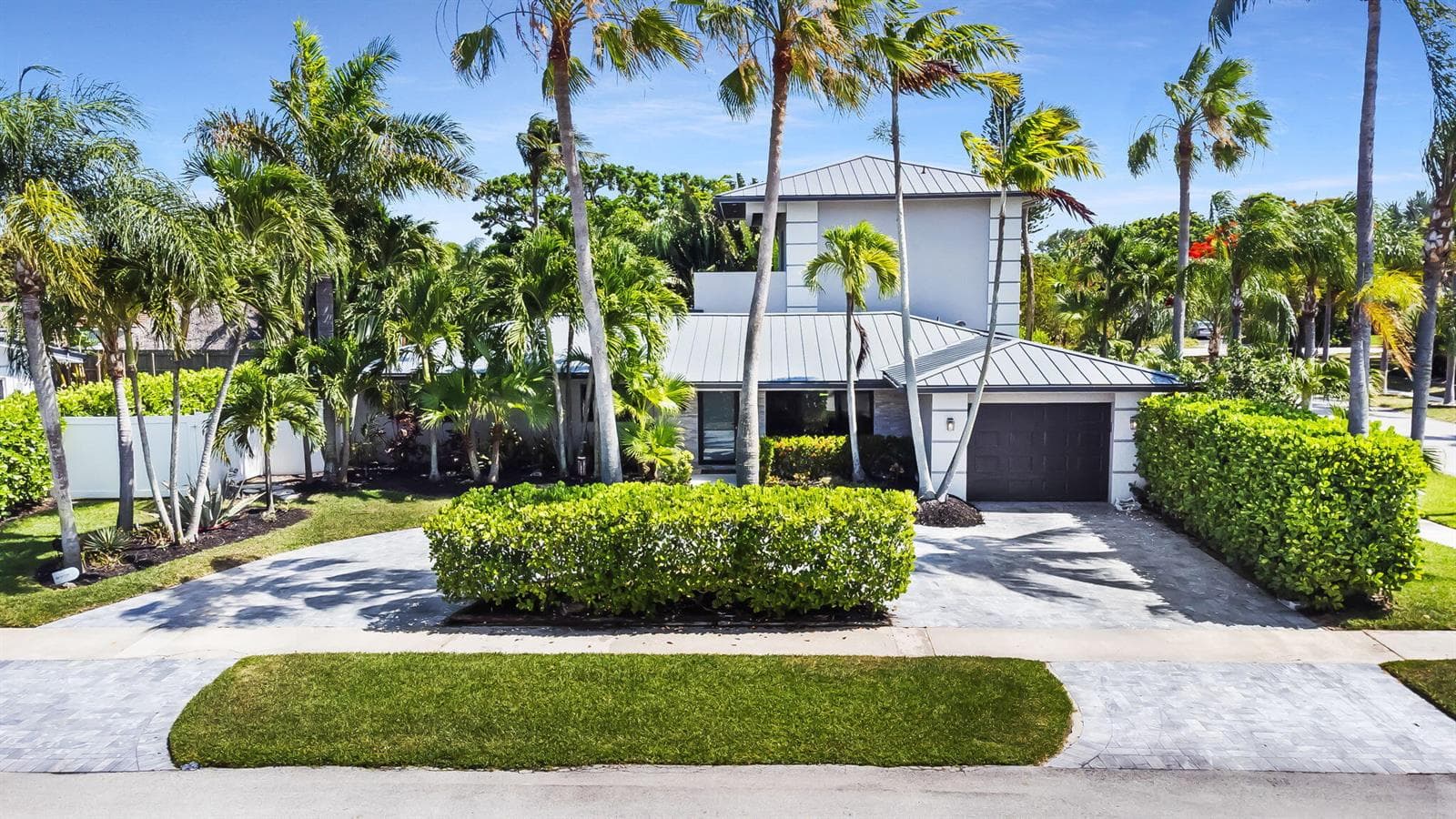 Single-family home at 1100 SE 5th Court, Deerfield Beach, FL