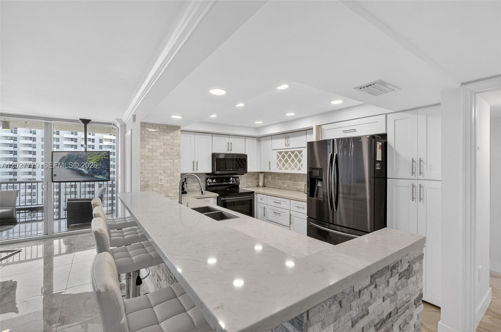 Condo at 2655 Collins Ave, Miami Beach — photo 2