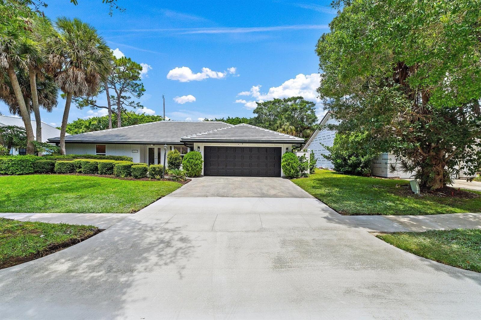Single-family home at 18169 Lake Bend Drive, Jupiter, FL