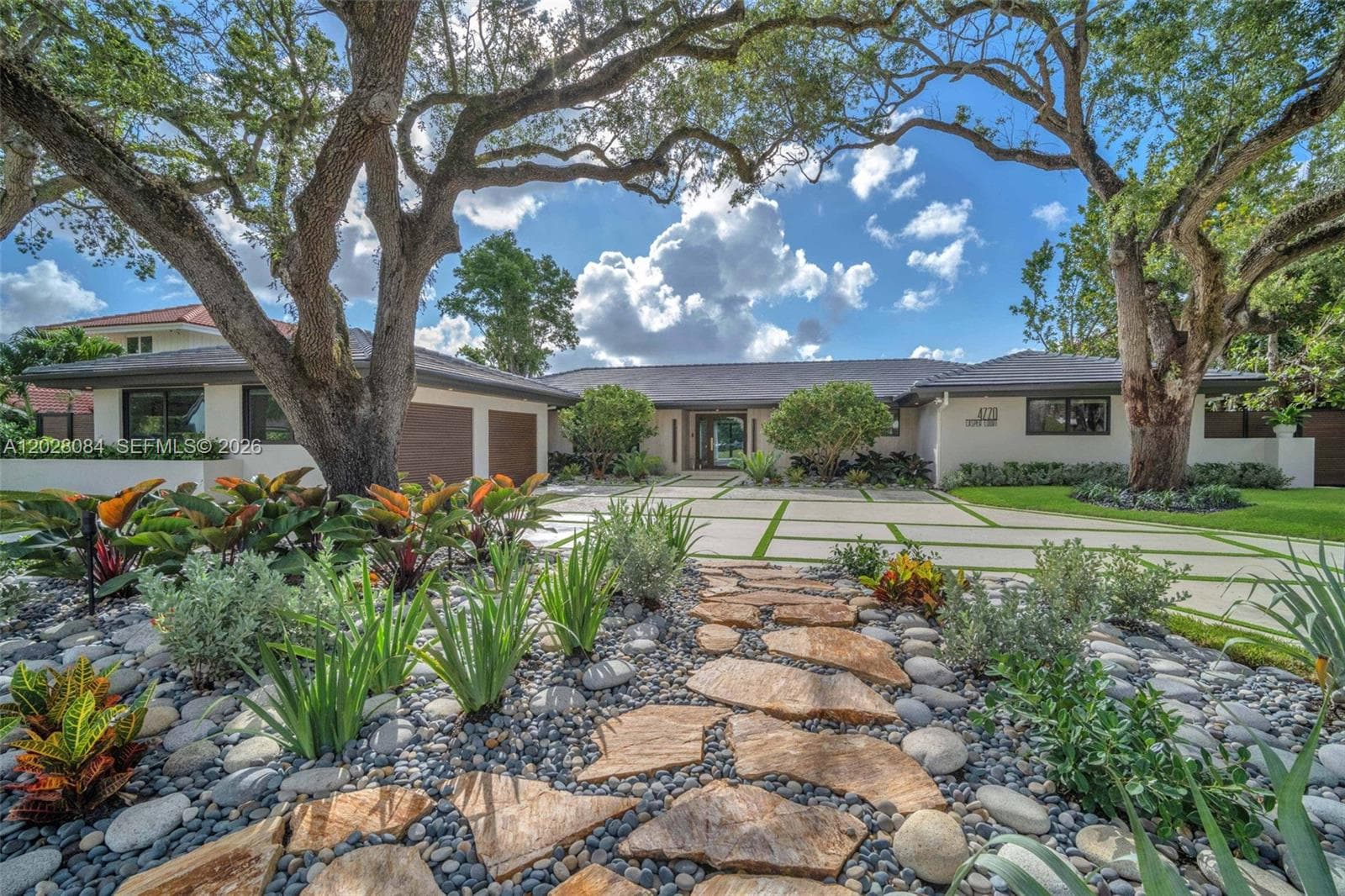 Single-family home at 4220 Casper Ct, Hollywood — photo 1