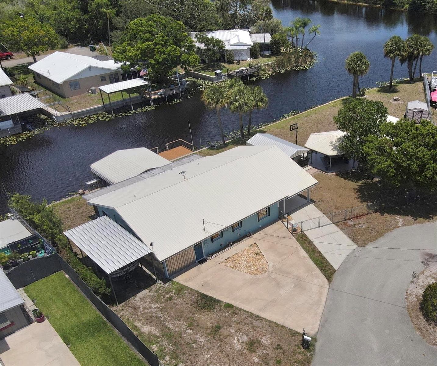 Single-family home at 1115 Elm Street, Okeechobee, FL