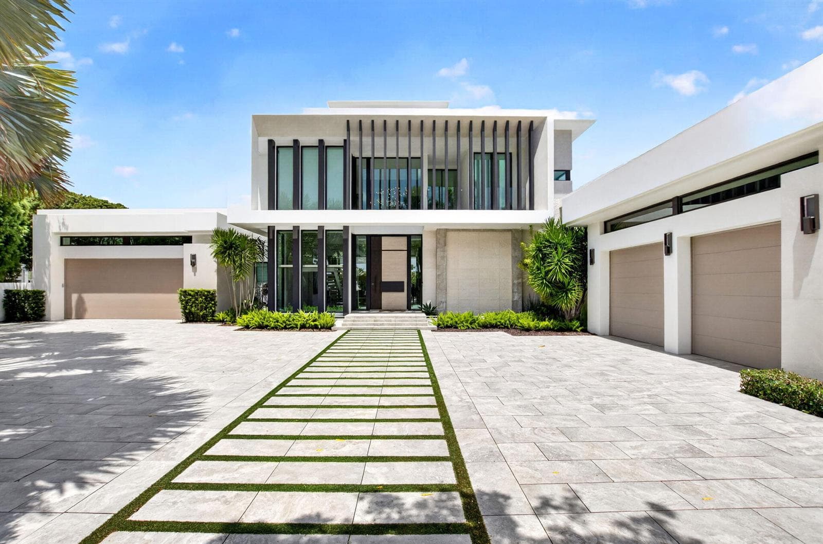 Single-family home at 6960 Lake Estates Court, Boca Raton, FL