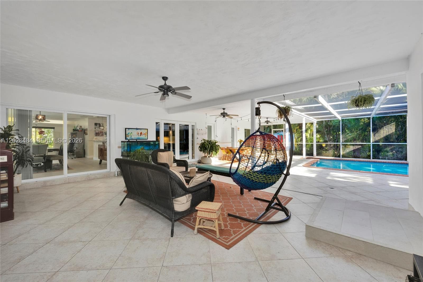Single-family home at 6970 SW 124th St, Pinecrest, FL