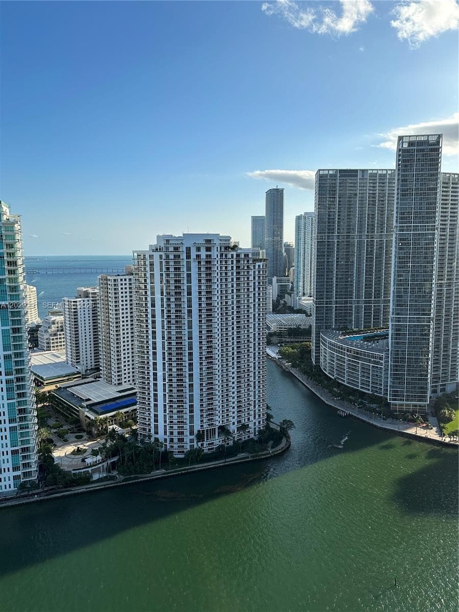 Condo at 325 S Biscayne Blvd, Miami — photo 2