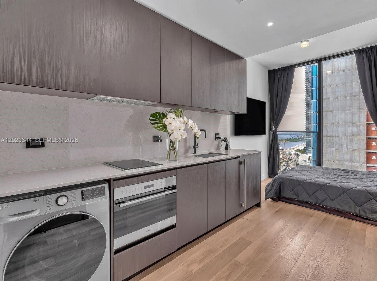 Condo at 20 NE 11th St, Miami, FL