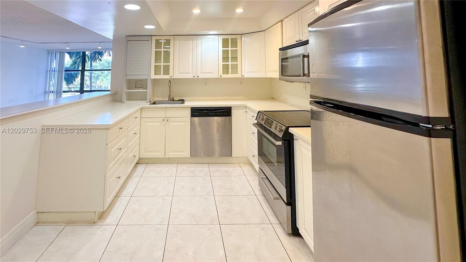 Condo at 800 Parkview Dr, Hallandale Beach, FL
