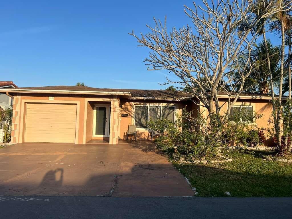 Single-family home at 6100 NW 73rd Terrace, Tamarac, FL